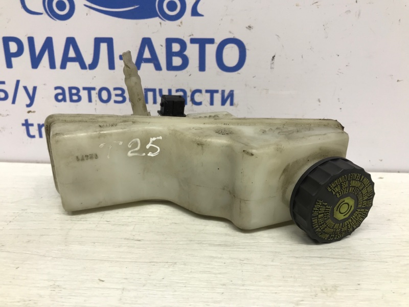 Бачок главного тормозного цилиндра Avensis 2003-2009 T25 1.8 бензин 1ZZFE