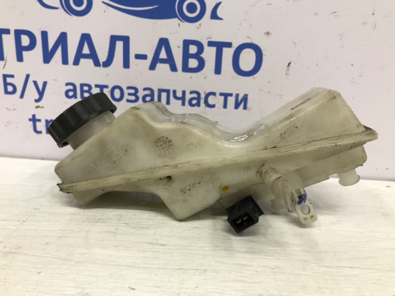 Бачок главного тормозного цилиндра Toyota Avensis T25 1.8 бензин 1ZZFE