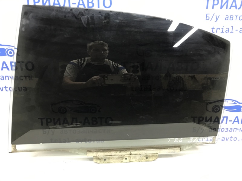 Стекло двери заднее левое Toyota Avensis 2003-2009 T25 1.8 бензин 1ZZFE 68104-05100 Б/У