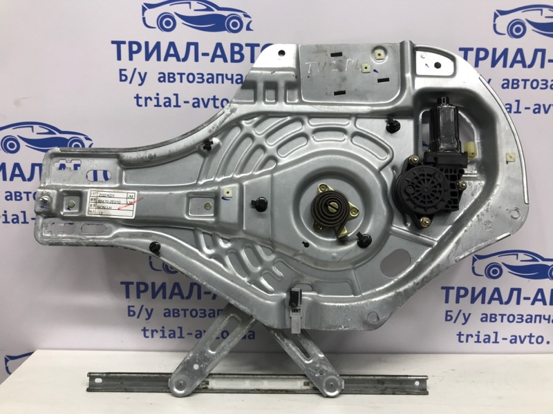 Стеклоподъемник передний левый Hyundai Tucson 2004-2009 JM 2.0 diesel D4EA 824052E000 Б/У
