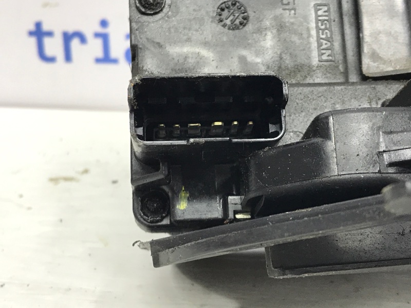 Замок двери передний правый Juke 2010-2019 F15 1.6 turbo MR16DDT