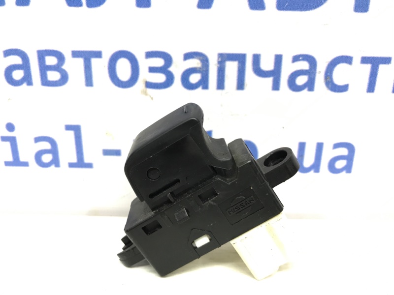 Кнопка стеклоподъемника Nissan Tiida 2004-2014 C11 1.6 Бензин HR16 МКПП 25411AX010 Б/У