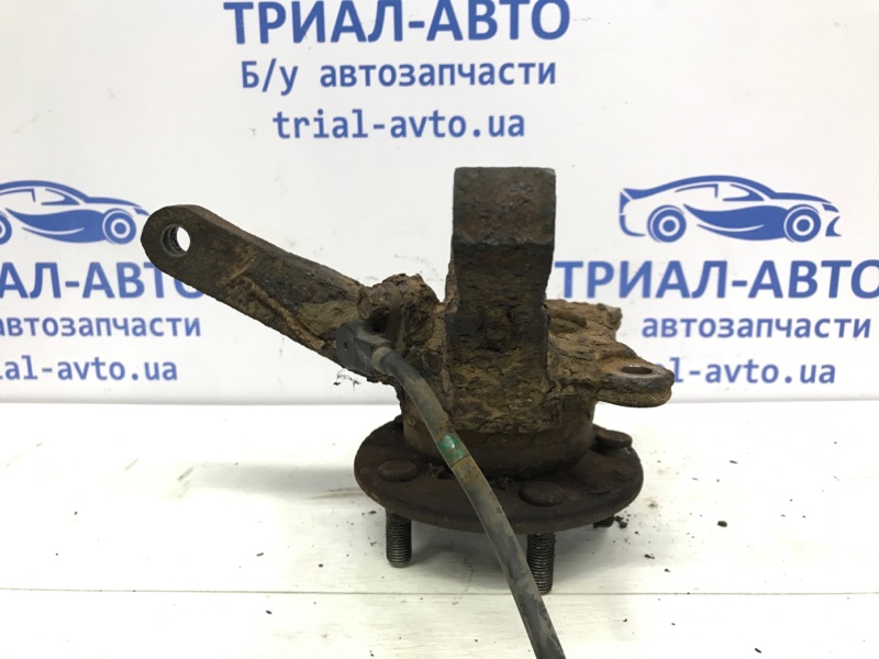 Кулак поворотный правый со ступицей Outlander 2003-2007 CU 2.4 бензин 4G69
