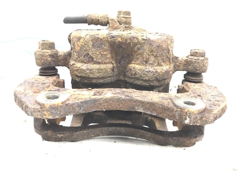 Суппорт передний левый Outlander 2003-2006 CU 2.4 бензин 4G69 Суппорт передний левый Outlander 2003-2006 CU 2.4 бензин 4G69