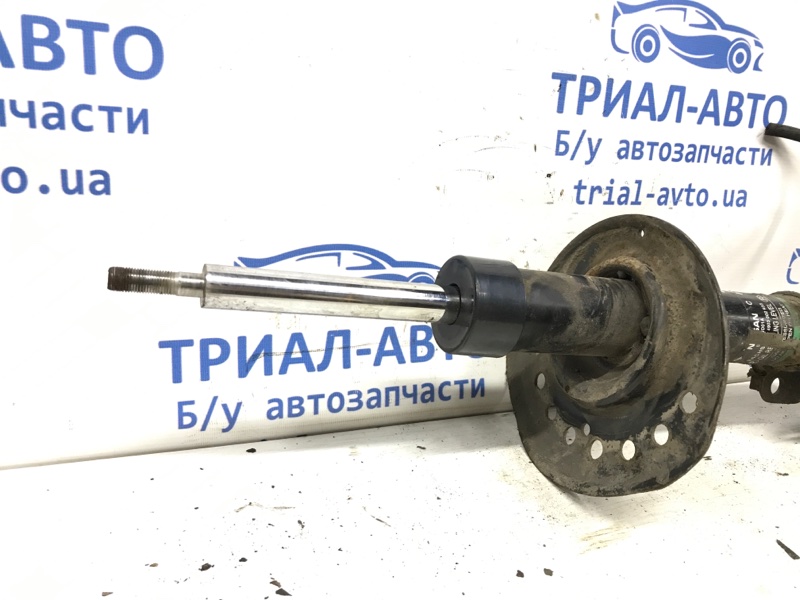 Амортизатор передний правый Qashqai 2006-2013 J10 2.0 Бензин MR20DE