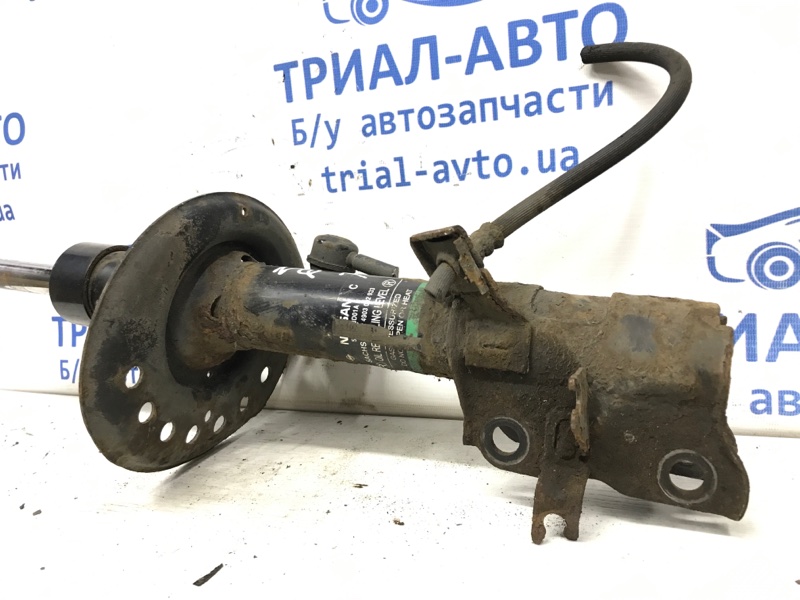 Амортизатор передний правый Nissan Qashqai J10 2.0 Бензин MR20DE