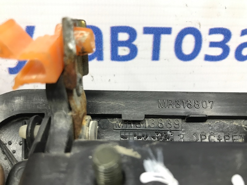 Ручка двери внешняя задняя левая Mitsubishi Pajero Sport K9 2.5 Diesel 4D56 МКПП Ручка двери внешняя задняя левая Mitsubishi Pajero Sport K9 2.5 Diesel 4D56 МКПП