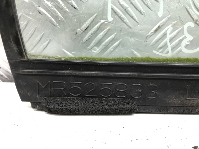 Стекло двери задней левой (форточка) Mitsubishi Lancer 9 1.6 бензин 4G18 Стекло двери задней левой (форточка) Mitsubishi Lancer 9 1.6 бензин 4G18