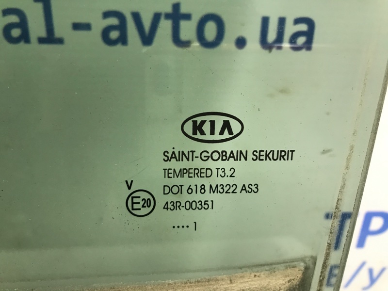 Стекло двери заднее левое KIA Sportage SL 1.7 diesel D4FD