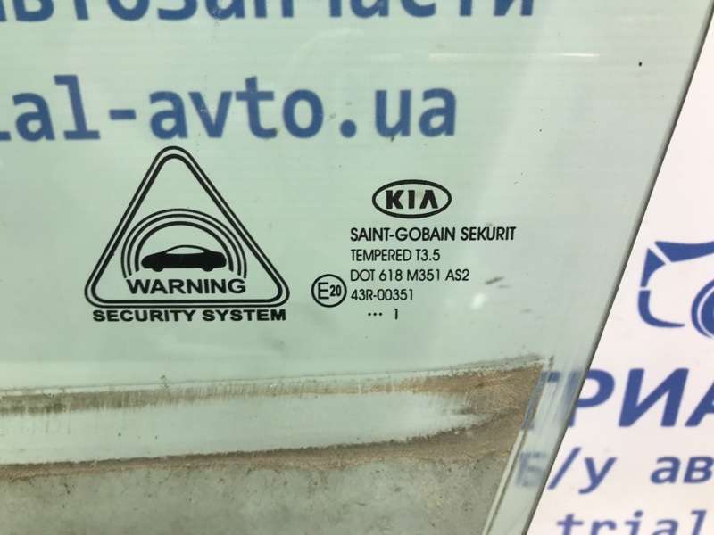 Стекло двери переднее левое Kia Sportage SL 1.7 diesel D4FD Стекло двери переднее левое Kia Sportage SL 1.7 diesel D4FD