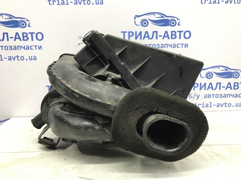 Запчасть корпус воздушного фильтра Nissan Navara 2005-2015 D40 2.5 Diesel YD25DDTI 16500EC00C Б/У Корпус воздушного фильтра Nissan Navara 2005-2015 D40 2.5 Diesel YD25DDTI 16500EC00C Б/У