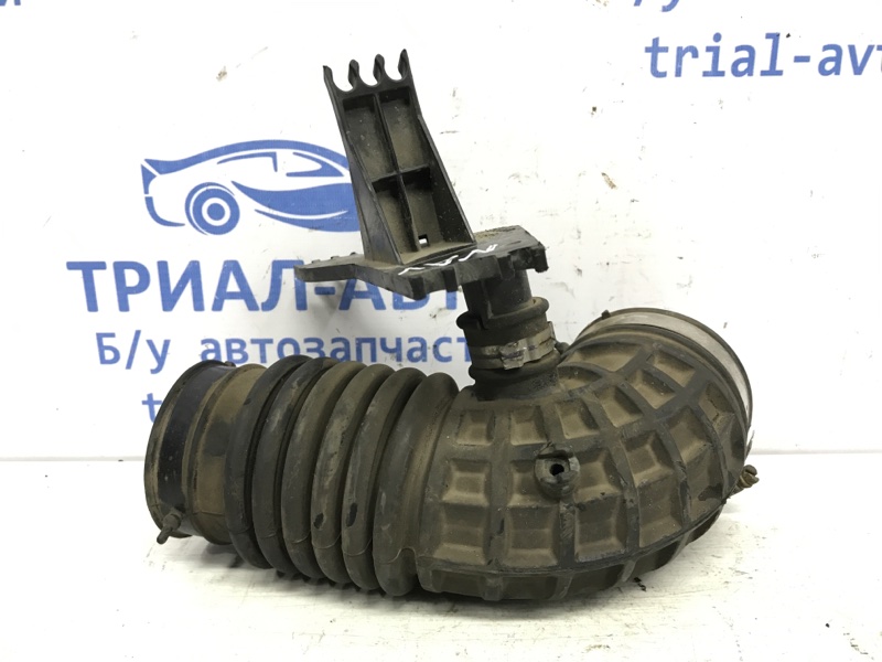 Патрубок воздушного фильтра Nissan Navara 2005-2015 D40 2.5 Diesel YD25DDTI 16578EC00B Б/У