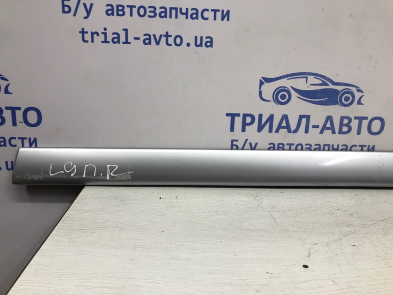 Накладка двери передняя правая Lancer 2003-2009 9 1.6 бензин 4G18