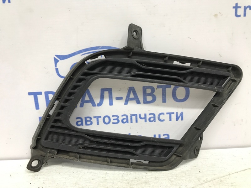 Решетка противотуманки правая KIA Ceed 2006-2012 ED 1.6 diesel D4FB 865641H500 Б/У