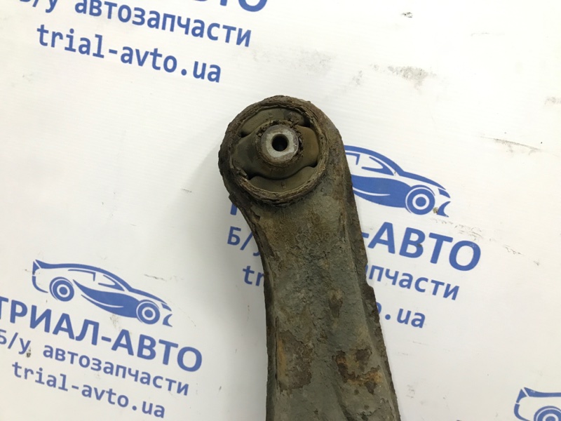 Рычаг задней подвески продольный правый Mitsubishi Lancer 9 1.6 бензин 4G18