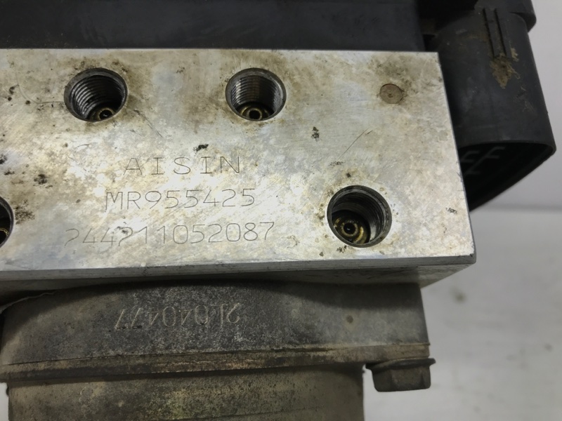 Блок abs Pajero Sport 1996-2008 K9 3.0 бензин 6G72 Блок abs Pajero Sport 1996-2008 K9 3.0 бензин 6G72