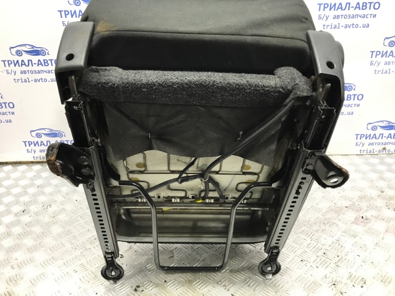 Сиденье переднее правое Avensis 2003-2009 T25 1.8 бензин 1ZZFE