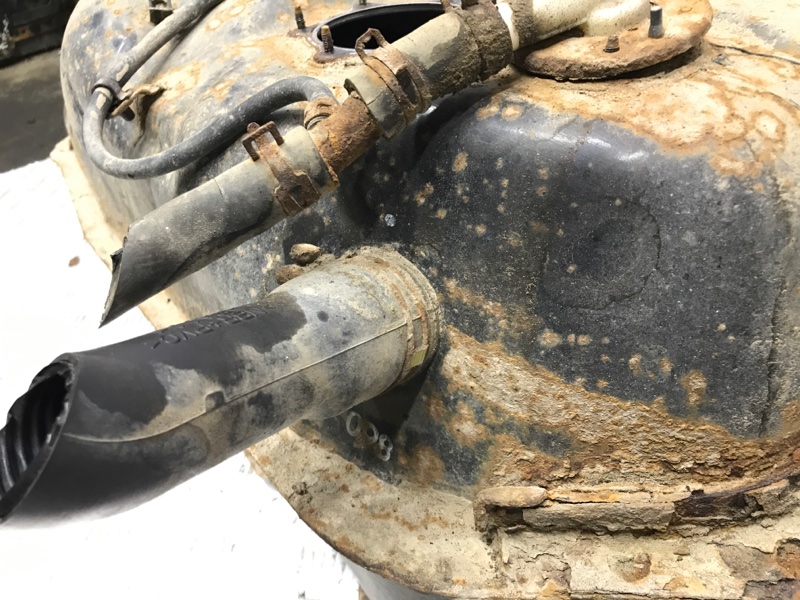 Бак топливный металлический Mitsubishi Pajero Sport K9 3.0 бензин 6G72 Бак топливный металлический Mitsubishi Pajero Sport K9 3.0 бензин 6G72