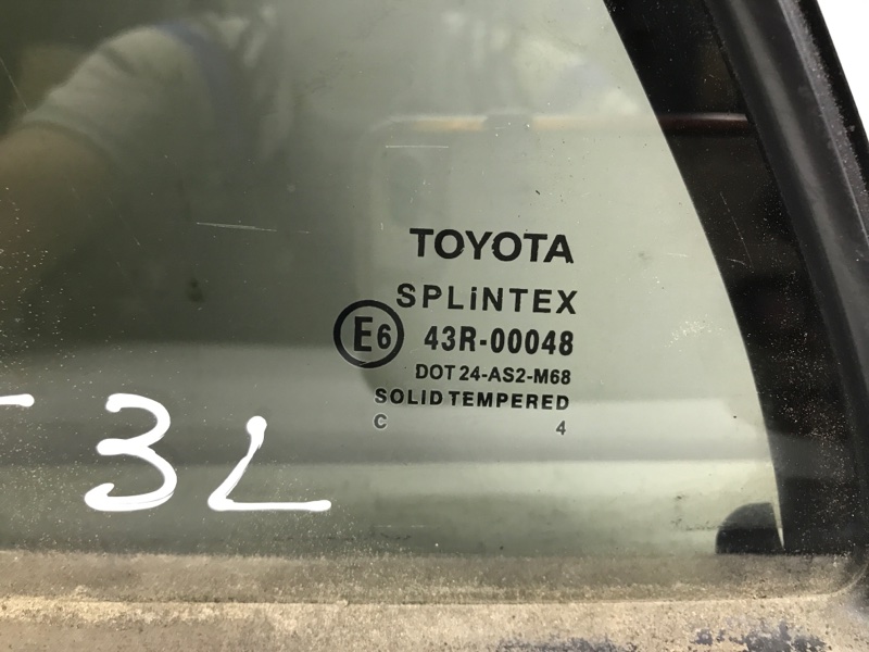 Стекло двери задней левой (форточка) Toyota Avensis T25 1.8 бензин 1ZZFE