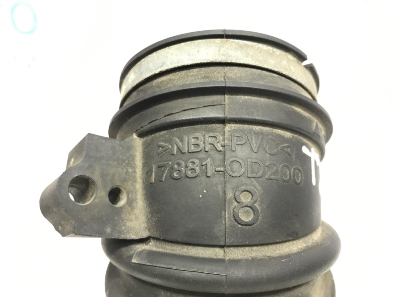 Патрубок воздушного фильтра Avensis 2003-2009 T25 1.8 бензин 1ZZFE Патрубок воздушного фильтра Avensis 2003-2009 T25 1.8 бензин 1ZZFE