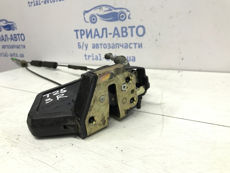 Замок двери задний правый Toyota Avensis T25 1.8 бензин 1ZZFE