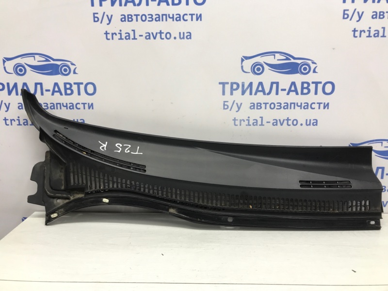 Дефлектор дворников правый Toyota Avensis 2003-2009 T25 1.8 бензин 1ZZFE 5578105061 Б/У