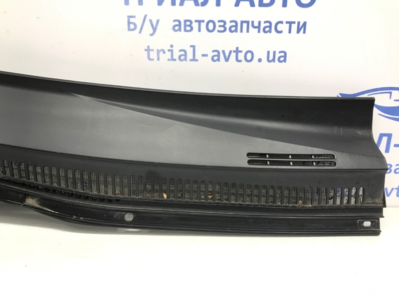 Дефлектор дворников правый Toyota Avensis T25 1.8 бензин 1ZZFE