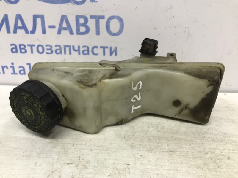 Бачок главного тормозного цилиндра Toyota Avensis T25 2.0 diesel 1CDFTV