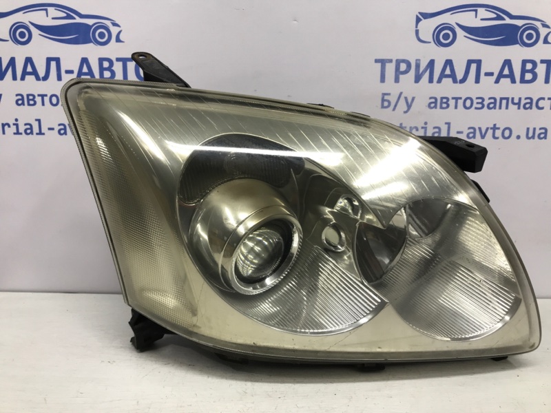 Фара правая галоген Toyota Avensis 2003-2009 T25 2.0 diesel 1CDFTV 8113005220 Б/У
