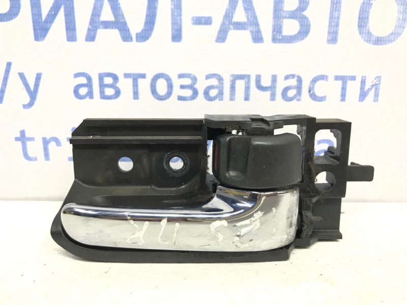 Ручка двери внутренняя правая Toyota Avensis 2003-2009 T25 2.0 diesel 1CDFTV 69205-05040-B0 Б/У