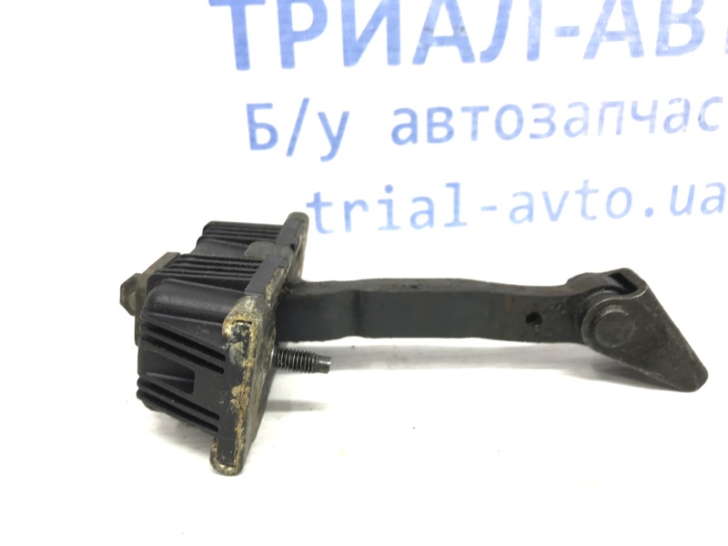 Ограничитель двери передний левый Toyota Avensis 2003-2009 T25 1.8 бензин 1ZZFE 6861005040 Б/У
