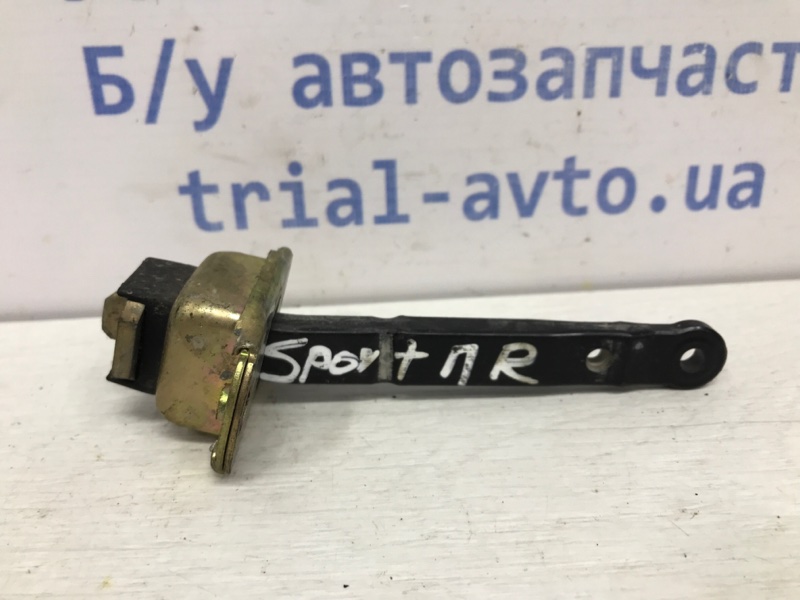 Ограничитель двери передний правый Mitsubishi Pajero Sport 1996-2008 K9 3.0 бензин 6G72 MR503535 Б/У