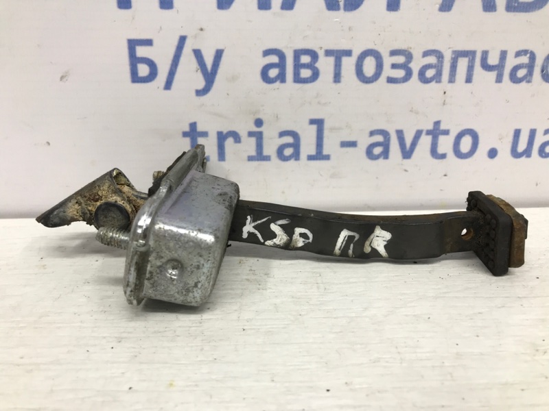 Запчасть ограничитель двери передний правый Kia Sportage 2010-2016 SL 1.7 diesel D4FD 79390-3U000 Б/У Ограничитель двери передний правый Kia Sportage 2010-2016 SL 1.7 diesel D4FD 79390-3U000 Б/У