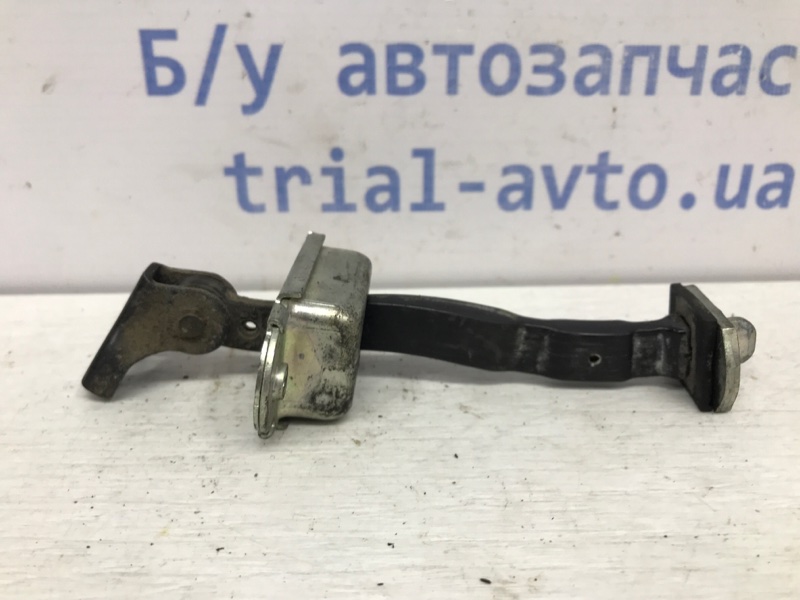 Ограничитель двери задний правый Nissan Navara 2005-2015 D40 2.5 Diesel YD25DDTI 82430ZP60A Б/У