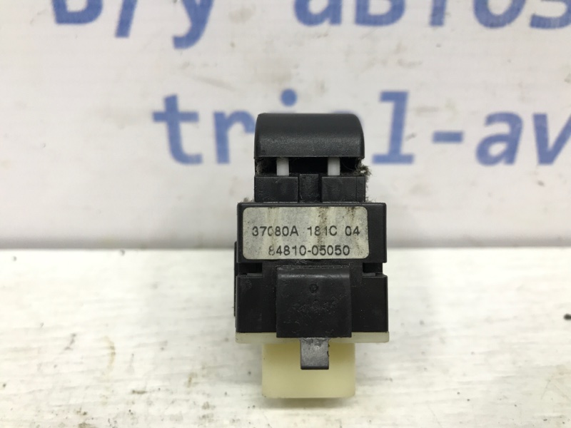 Кнопка стеклоподъемника Avensis 2003-2009 T25 1.8 бензин 1ZZFE Кнопка стеклоподъемника Avensis 2003-2009 T25 1.8 бензин 1ZZFE