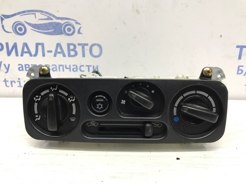 Блок управления кондиционером Mitsubishi Pajero Sport 1996-2008 K9 3.0 бензин 6G72 MR360555 Б/У
