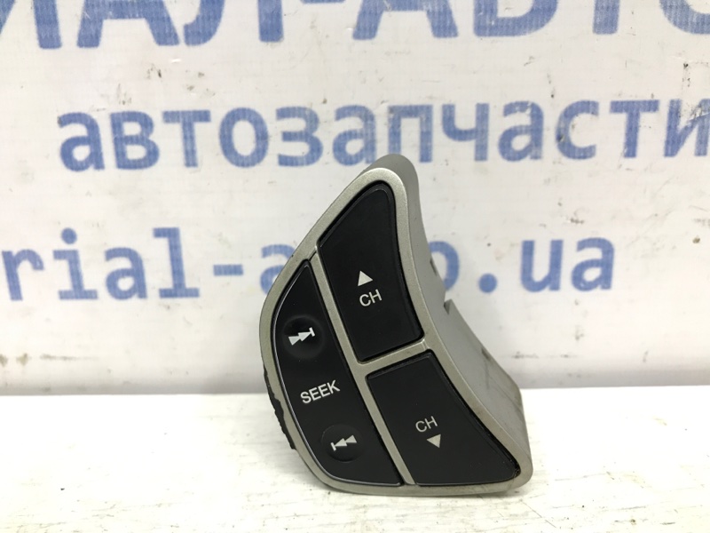 Кнопки руля KIA Ceed 2006-2012 ED 1.6 diesel D4FB 967101H1001S Б/У