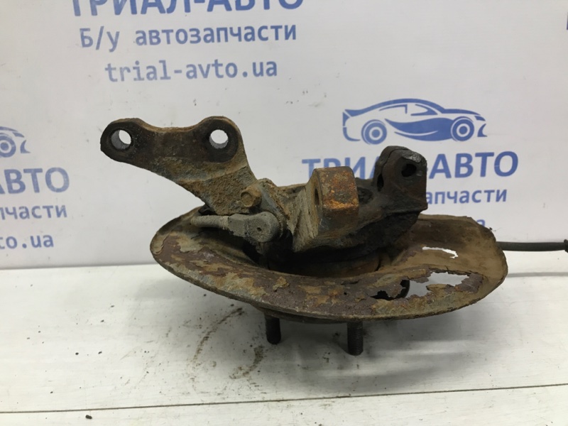 Кулак поворотный левый со ступицей Outlander 2003-2006 cu 2.4 бензин 4G69 Кулак поворотный левый со ступицей Outlander 2003-2006 cu 2.4 бензин 4G69