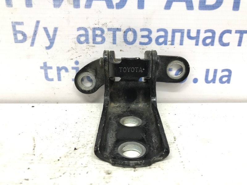Петля двери задней правой Toyota Avensis 2003-2009 T25 1.8 бензин 1ZZFE 6877005020 Б/У