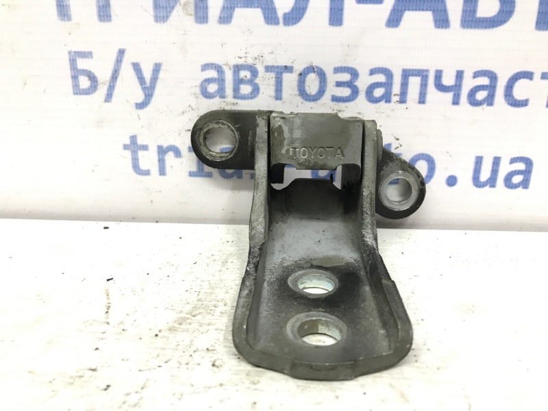 Петля двери передней правой Toyota Avensis 2003-2009 T25 1.8 бензин 1ZZFE 687100D010 Б/У
