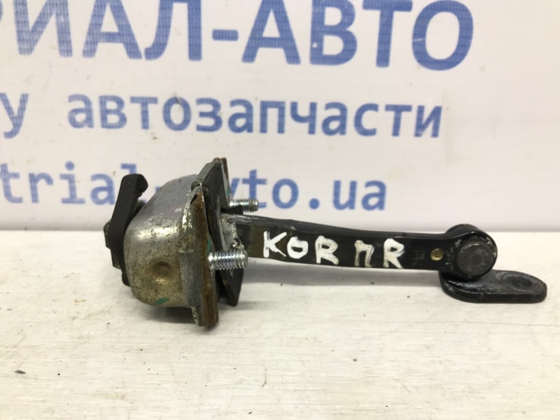 Ограничитель двери передний правый SsangYong Korando 2010-2019 C200 2.0 diesel D20Dt 7126034001 Б/У