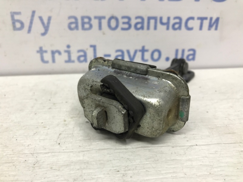 Ограничитель двери передний правый Korando 2010-2019 C200 2.0 diesel D20Dt
