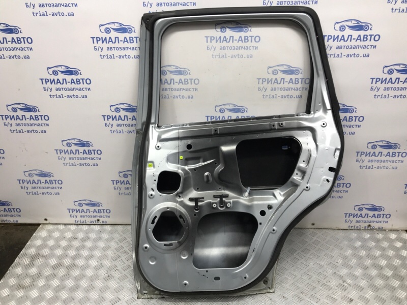 Дверь задняя правая Outlander 2007-2012 XL 2.2 diesel 4N14
