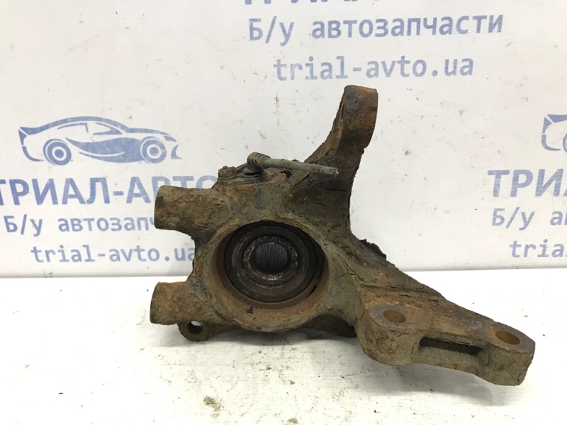Кулак поворотный левый со ступицей Hyundai Tucson 2004-2009 JM 2.0 diesel D4EA МКПП 51715-2E100 Б/У