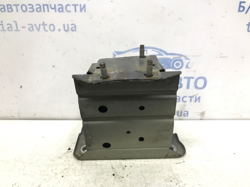 Кронштейн усилителя переднего бампера правый Juke 2010-2019 F15 1.6 turbo MR16DDT Кронштейн усилителя переднего бампера правый Juke 2010-2019 F15 1.6 turbo MR16DDT