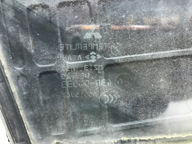 Стекло двери переднее правое Mitsubishi Lancer 9 1.6 бензин 4G18 Стекло двери переднее правое Mitsubishi Lancer 9 1.6 бензин 4G18