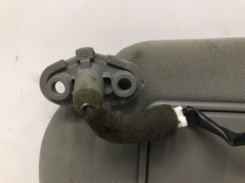 Козырек солнцезащитный левый Sorento 2002-2011 BL 2.5 diesel D4CB МКПП Козырек солнцезащитный левый Sorento 2002-2011 BL 2.5 diesel D4CB МКПП