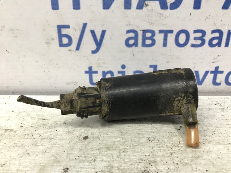 Насос омывателя стекла Mitsubishi Pajero Wagon 3 3.2 Дизель 4M41 Насос омывателя стекла Mitsubishi Pajero Wagon 3 3.2 Дизель 4M41