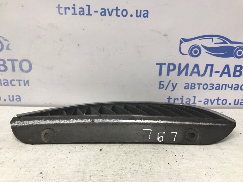 Решетка радиатора левая Lancer 2003-2009 9 1.6 бензин 4G18