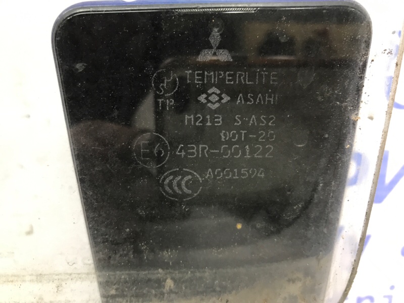 Стекло двери заднее левое Mitsubishi Lancer 9 1.6 бензин 4G18